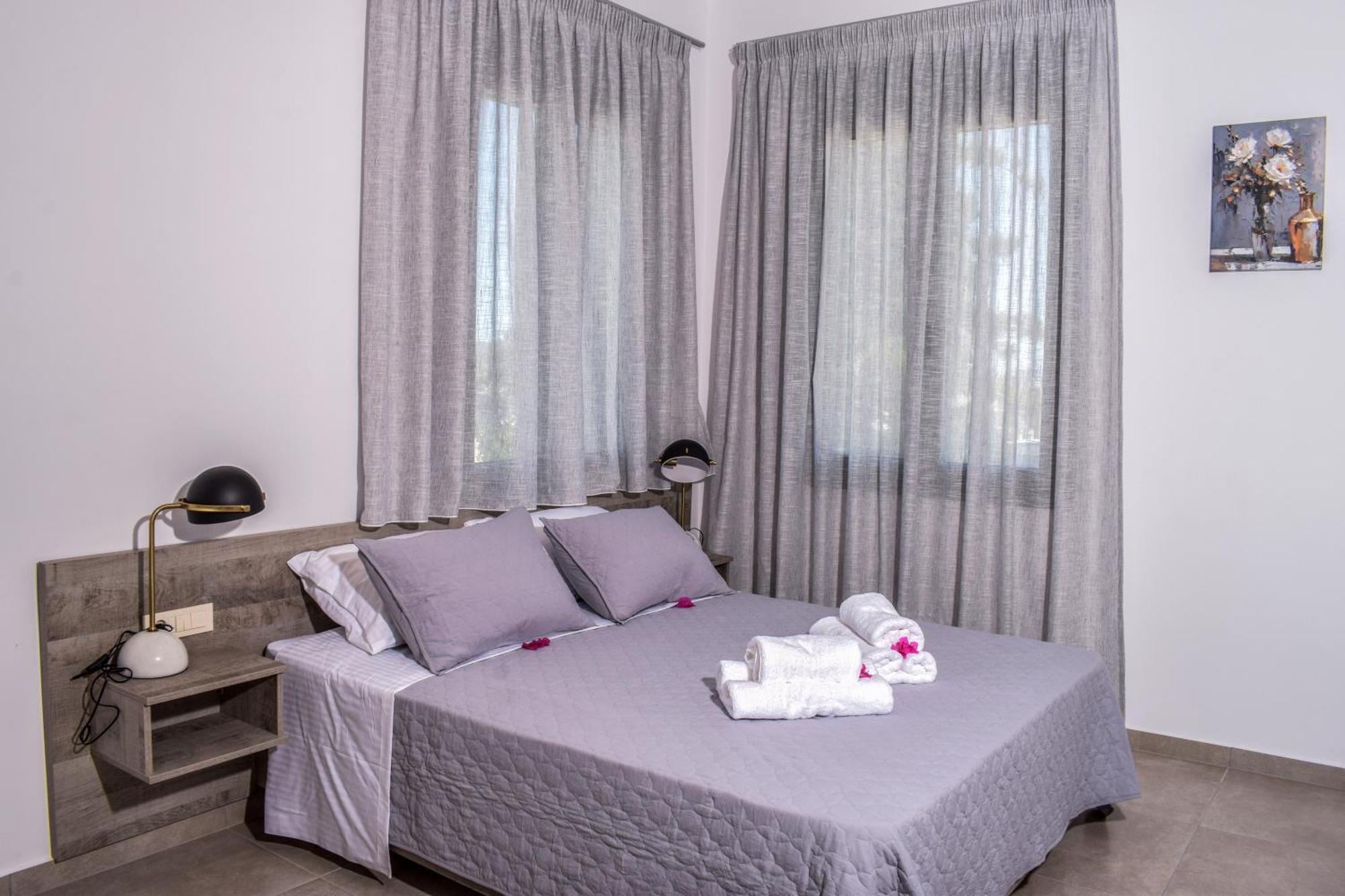 Romantic Corner Maisonette Houses 斯塔罗斯 外观 照片