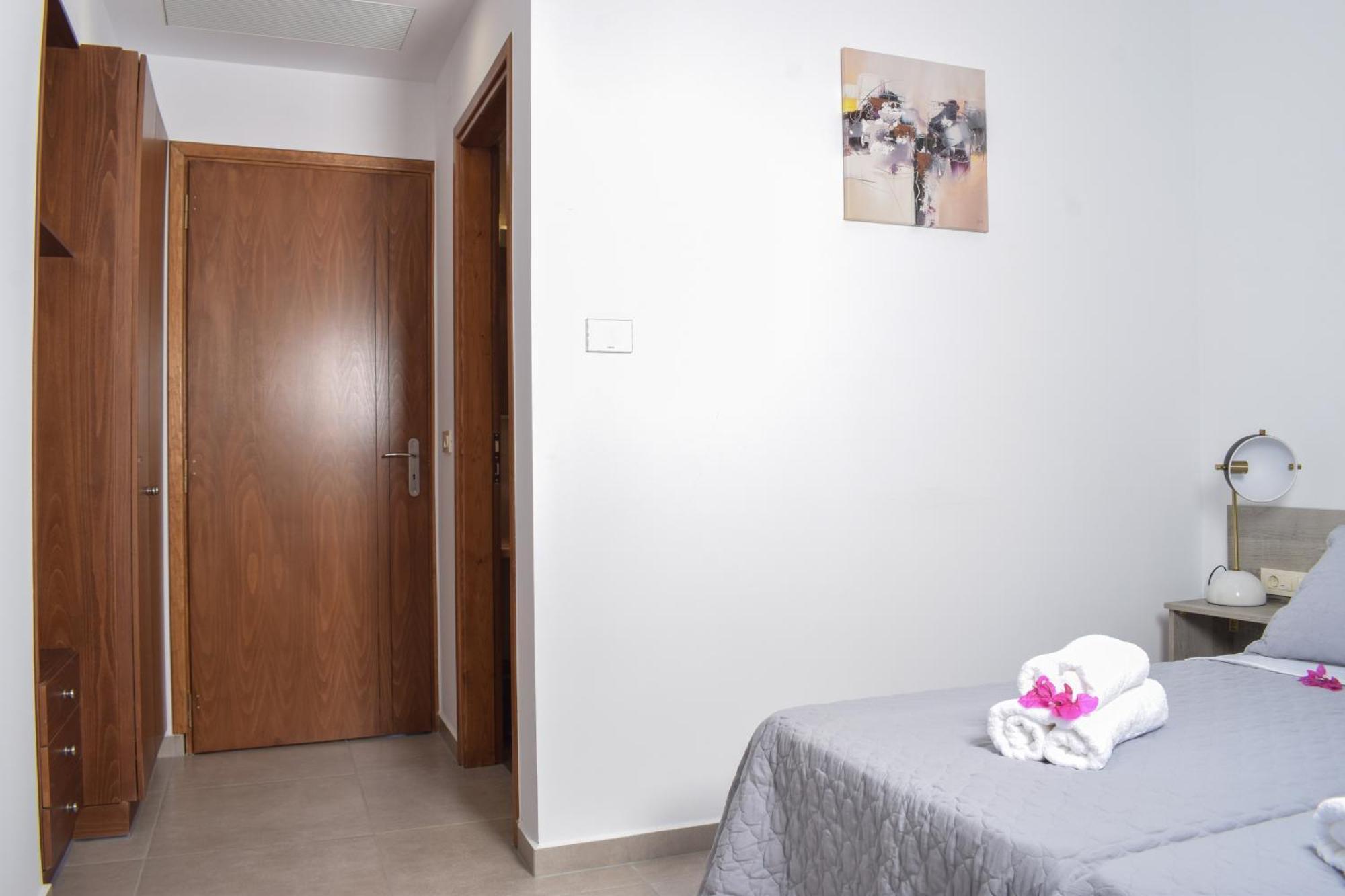 Romantic Corner Maisonette Houses 斯塔罗斯 外观 照片