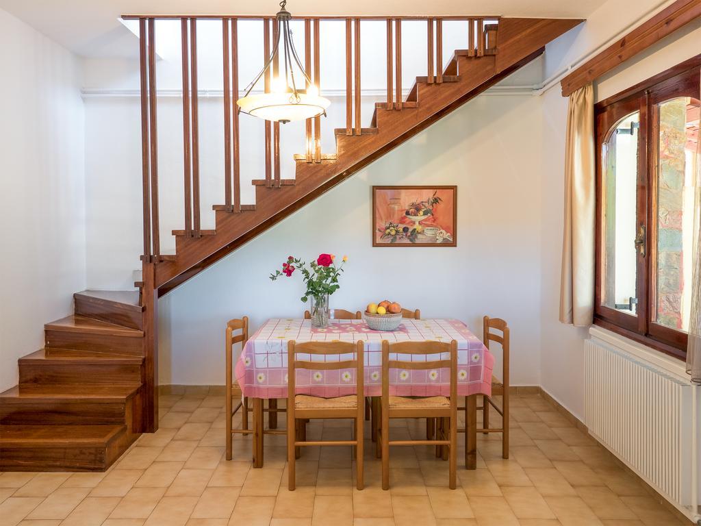 Romantic Corner Maisonette Houses 斯塔罗斯 外观 照片