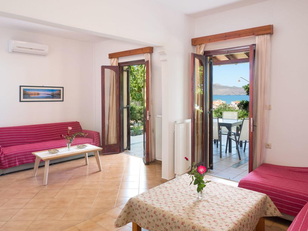 Romantic Corner Maisonette Houses 斯塔罗斯 外观 照片