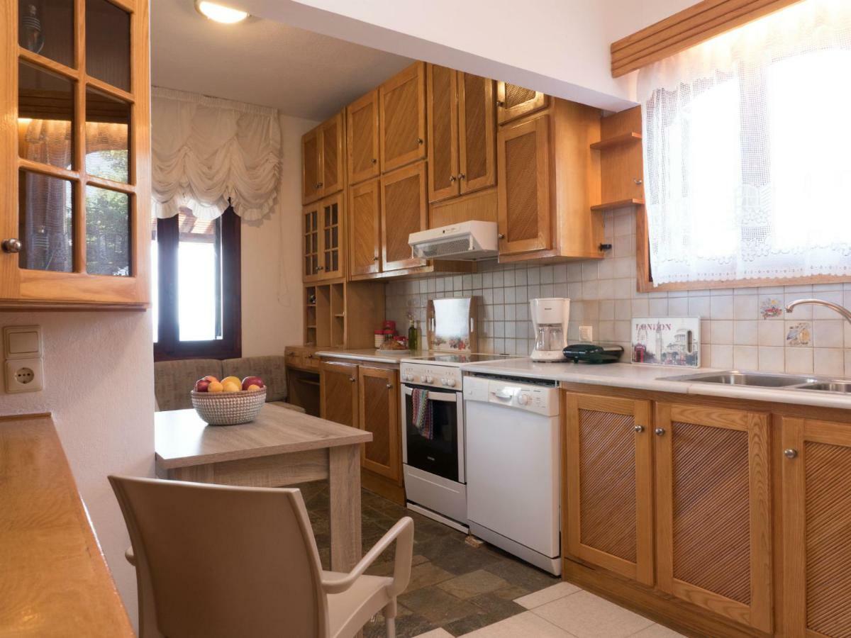 Romantic Corner Maisonette Houses 斯塔罗斯 外观 照片
